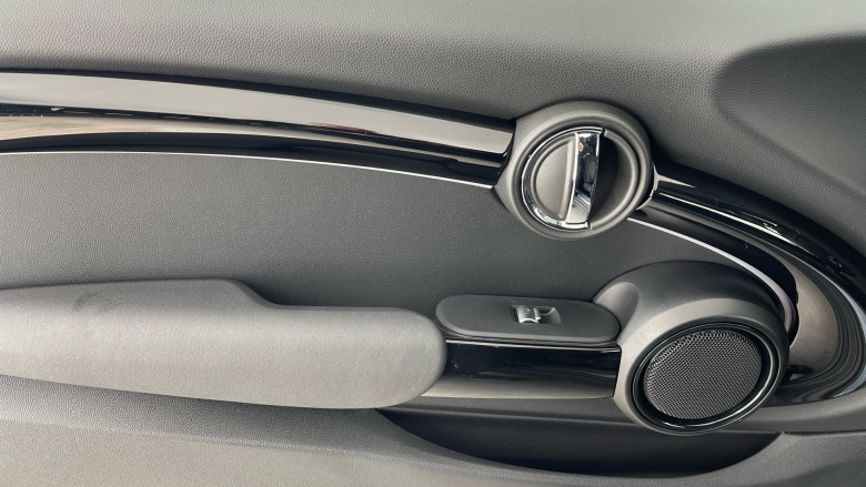 MINI Cooper 2.0 C Classic 2dr Auto Petrol Convertible